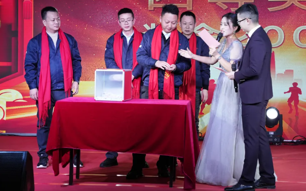 黄石J9集团2024年终晚会：凝心聚力，，，，，共创绚烂！